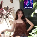Emily Clark Hot51 Pesona Live Streaming Menarik  Populer