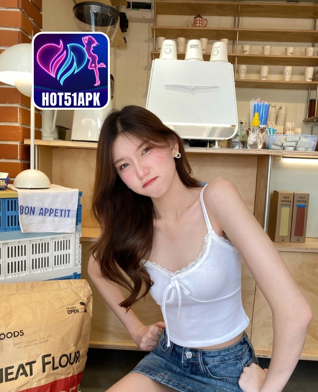 Hot51 Emily Cooper Beautiful Girl Download Resmi 2026 4 - Hot51 Emily Cooper-hot51apk