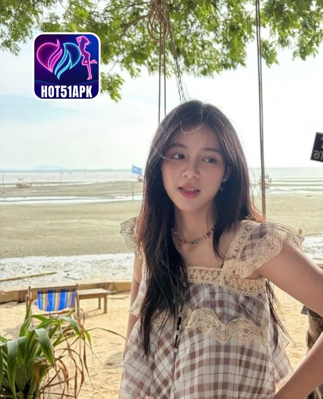 Chloe Harris-HOT51APK
