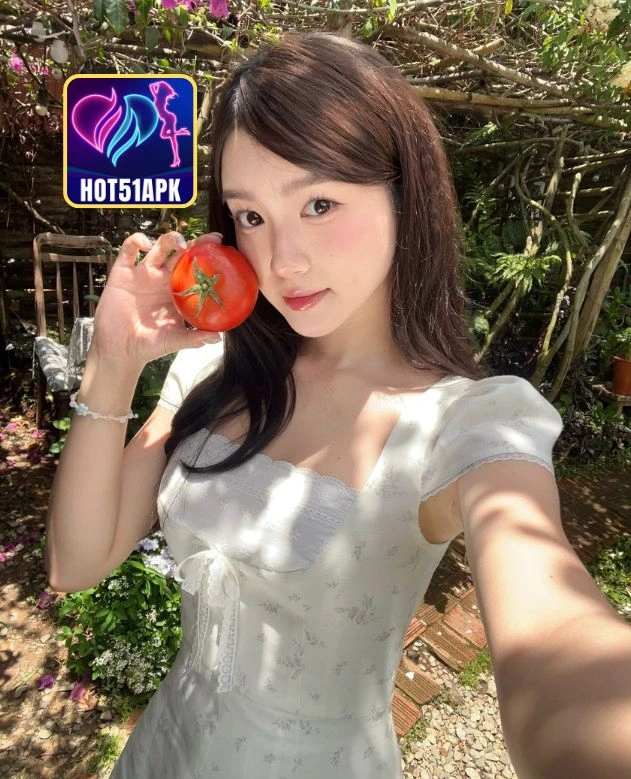 Emily James-HOT51APK