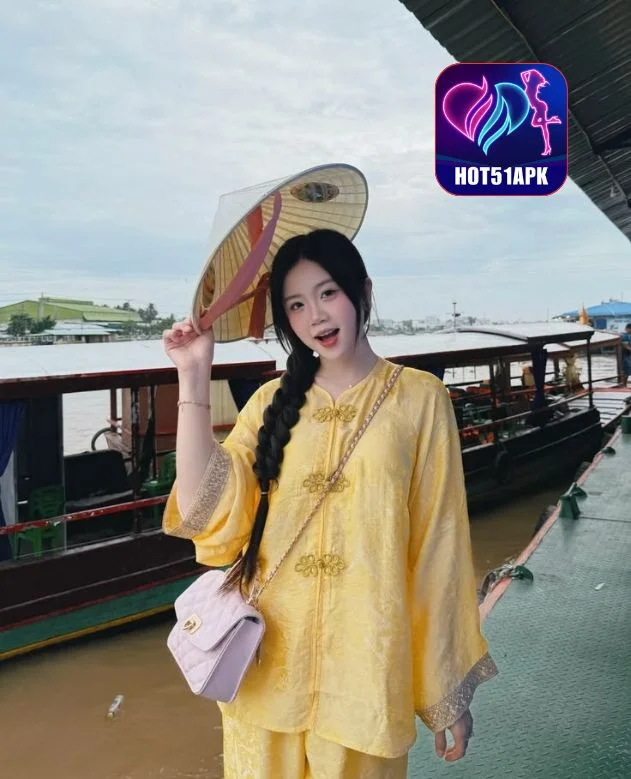 Laras Anggraini-HOT51APK